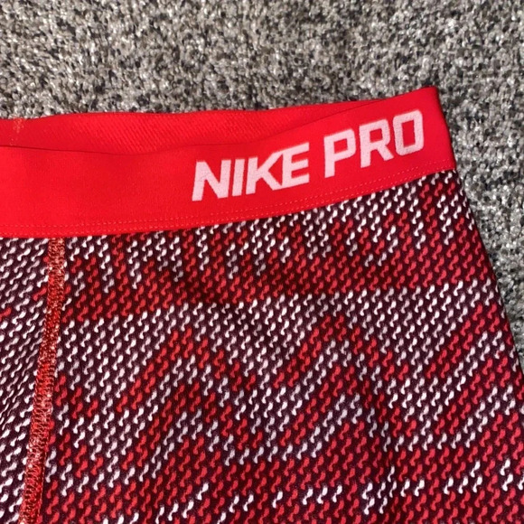 Nike Pro DriFit Legging in Red/White - Picture 2 of 5